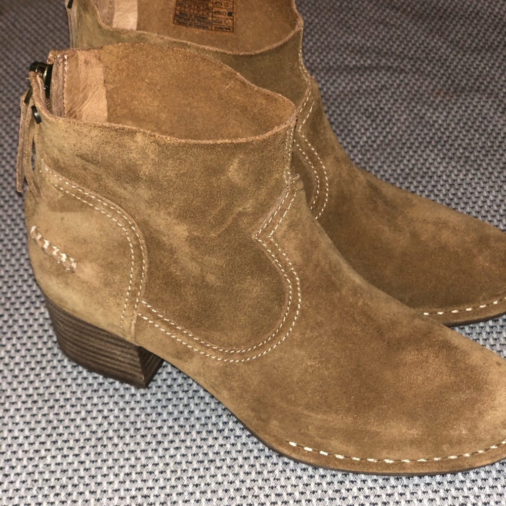 Brown uggs ankle boots